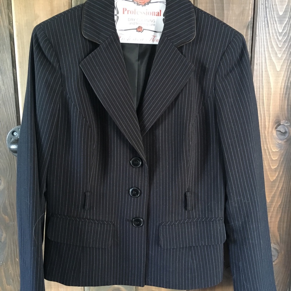 Jones New York Skirt Suit 4P